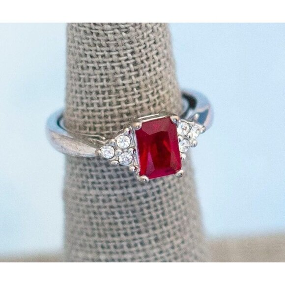 Vintage Scarlet Jewel Ring | Silver Tone Ring | Size 6 | Avon | J13 - Picture 1 of 3
